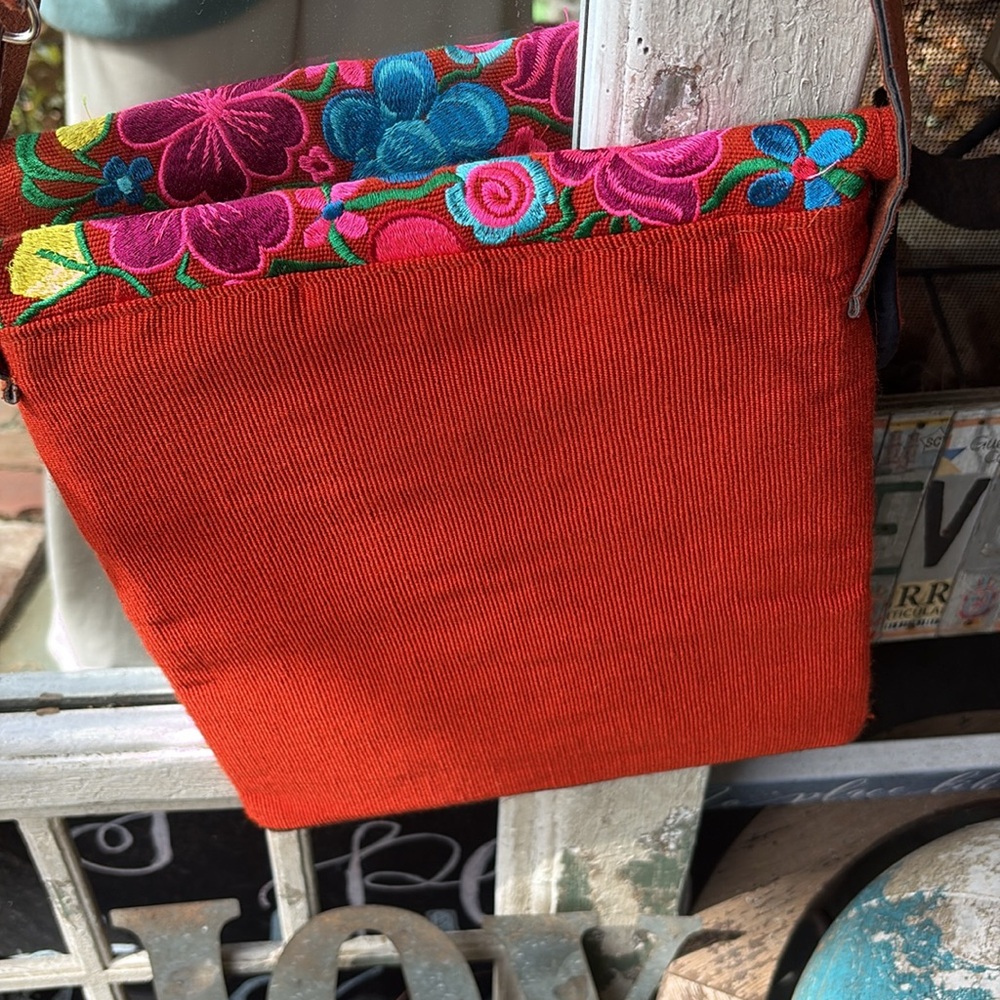 NWT Colorful Boho embroidered Floral Women's crossbody Bag - Picture 3 of 9